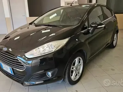 Usado Ford Fiesta Titanium 75 HP (55 kW) 2013 Preto Sedan