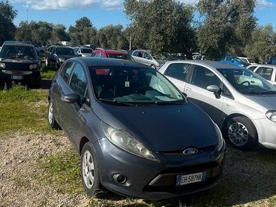 Usata Ford Fiesta 70 CV (51 kW) 2010 Grigio Utilitaria