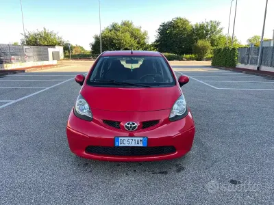 Usata Toyota Aygo 68 CV (50 kW) 2006 Rosso Utilitaria