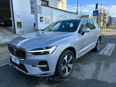 Usata Volvo XC60 Plus 253 CV (186 kW) 2023 Silver dawn metallizzato SUV
