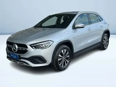 Usata Mercedes GLA180 136 CV (100 kW) 2022 Argento SUV
