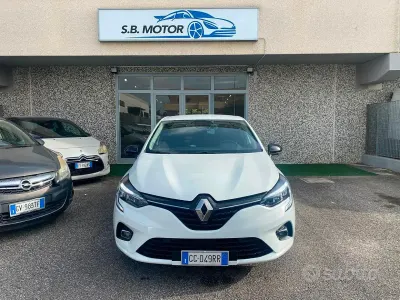 Usata Renault Clio V 101 CV (74 kW) 2026 Bianco Berlina