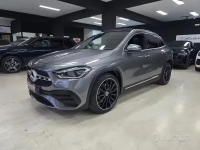 Usata Mercedes GLA200 Premium 150 CV (110 kW) 2022 Grigio SUV