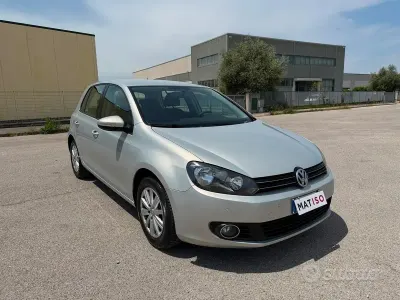 Usado VW Golf VI Highline 105 CV (77 kW) 2011 Gris Utilitario