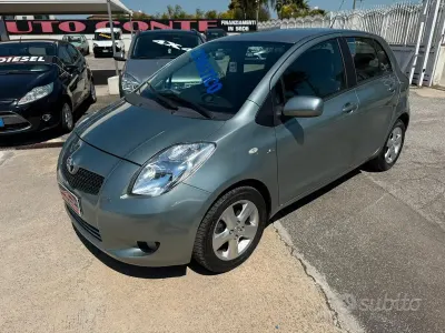 Usata Toyota Yaris 90 CV (66 kW) 2006 Grigio Berlina