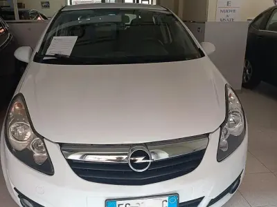 Usata Opel Corsa 80 CV (58 kW) 2010 Bianco Utilitaria