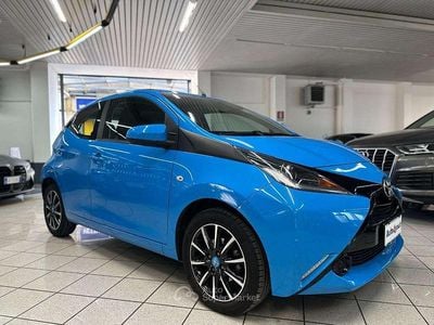 Usata Toyota Aygo Connect Style 72 CV (52 kW) 2019 Blu Utilitaria