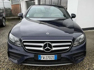 Gebraucht Mercedes E220 Premium Plus 194 PS (142 kW) 2019 Blau Kombi
