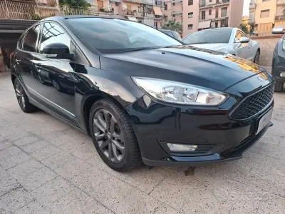 Usata Ford Focus 120 CV (88 kW) 2015 Nero Berlina
