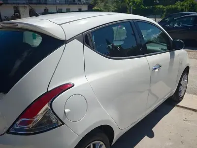 Usata Lancia Ypsilon 85 CV (62 kW) 2015 Bianco Utilitaria