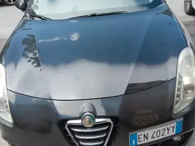 Gebraucht Alfa Romeo Giulietta 105 PS (77 kW) 2012 Schwarz Kleinwagen