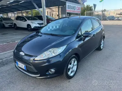 Gebraucht Ford Fiesta Titanium 92 PS (67 kW) 2010 Grau Limousine