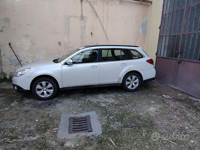 Usado Subaru Outback 150 CV (110 kW) 2009 Blanco Familiar