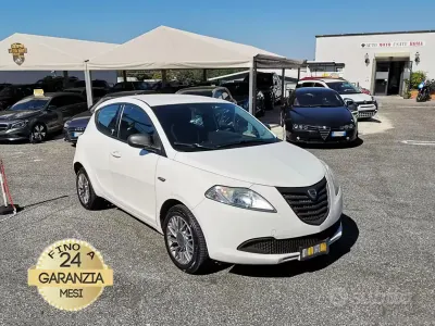 Usado Lancia Ypsilon S 69 HP (50 kW) 2015 Branco Citadino