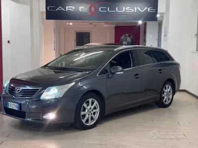 Usata Toyota Avensis Executive 147 CV (108 kW) 2010 Grigio Station wagon