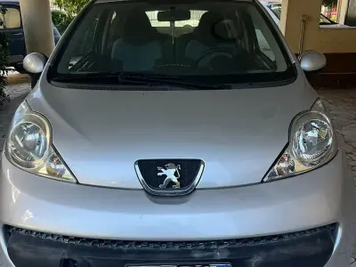 Usata Peugeot 107 68 CV (50 kW) 2008 Grigio Utilitaria