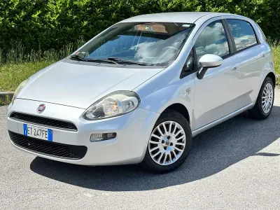 Usata Fiat Punto Street 69 CV (50 kW) 2014 Argento Utilitaria