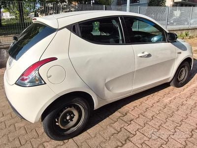 Usata Lancia Ypsilon 69 CV (50 kW) 2014 Bianco Utilitaria