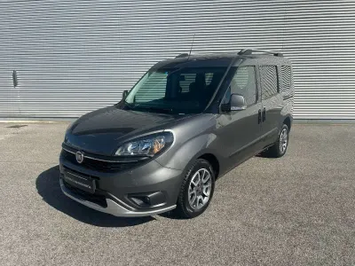 Usata Fiat Doblò Trekking 120 CV (88 kW) 2022 Grigio metallizzato Monovolume