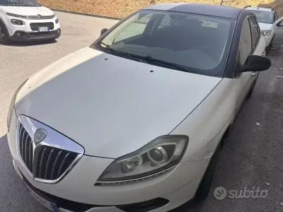 Usata Lancia Delta 120 CV (88 kW) 2011 Bianco Utilitaria