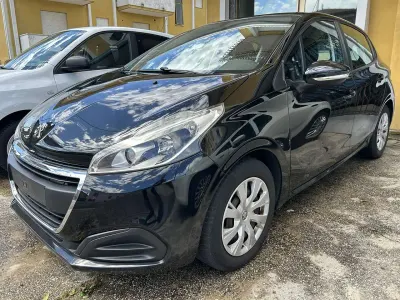 Usata Peugeot 208 Allure 82 CV (60 kW) 2015 Nero Utilitaria