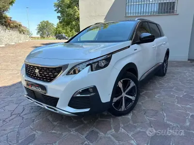 Usado Peugeot 5008 GT-line 120 CV (88 kW) 2019 Blanco SUV