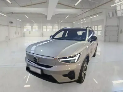 Begagnad Volvo XC40 Plus 160 kW (218 HK) 2022 Grå SUV