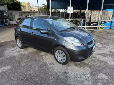 Usata Toyota Yaris 69 CV (50 kW) 2009 Grigio Utilitaria