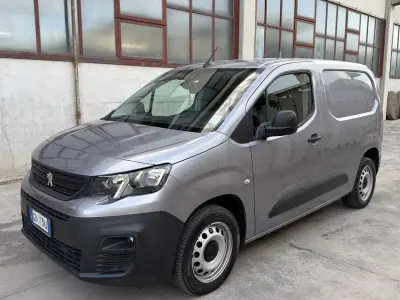 Usata Peugeot Partner Premium 131 CV (96 kW) 2020 Grigio Monovolume