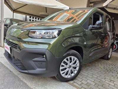 Nuova Fiat Doblò 131 CV (96 kW) 2025 Verde scuro metallizzato Monovolume