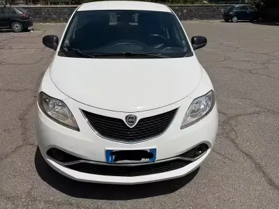 Usata Lancia Ypsilon 69 CV (50 kW) 2018 Bianco Utilitaria