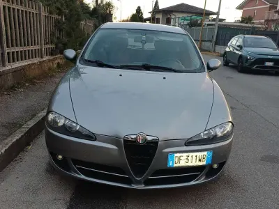 Begagnad Alfa Romeo 147 Distinctive 120 HK (88 kW) 2006 Halvkombi