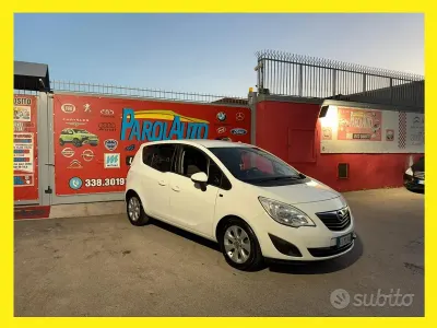 Begagnad Opel Meriva Cosmo 95 HK (69 kW) 2014 Vit Minibuss