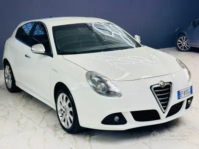 Usata Alfa Romeo Giulietta Distinctive 170 CV (125 kW) 2011 Bianco Utilitaria