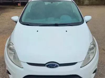 Usata Ford Fiesta 68 CV (50 kW) 2010 Bianco Berlina