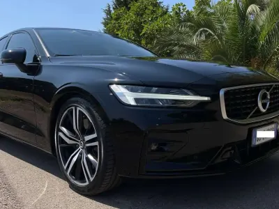Usata Volvo S60 R-Design 241 CV (177 kW) 2020 Nero Berlina