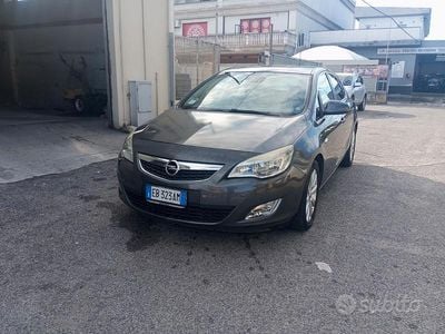 Usata Opel Astra Cosmo 110 CV (80 kW) 2010 Grigio Berlina