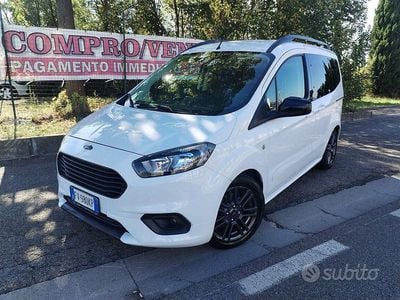 Begagnad Ford Tourneo Courier Sport 75 HK (55 kW) 2019 Vit Minibuss