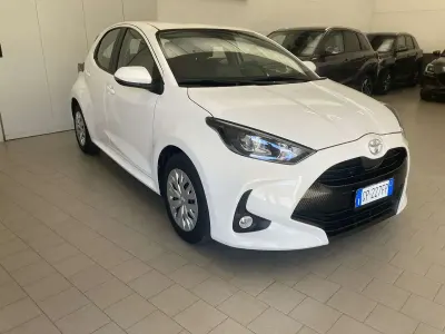 Usata Toyota Yaris Active 72 CV (52 kW) 2023 Bianco Utilitaria