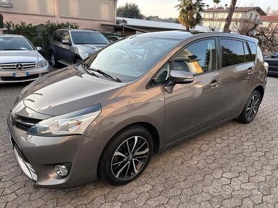 Usata Toyota Verso Business Edition 111 CV (81 kW) 2017 Grigio Monovolume