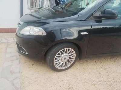 Usata Lancia Ypsilon Silver 95 CV (69 kW) 2014 Nero Utilitaria