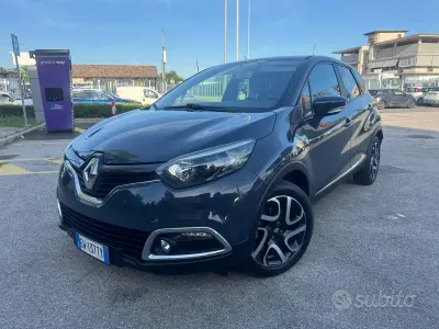Usata Renault Captur 90 CV (66 kW) 2014 Grigio SUV