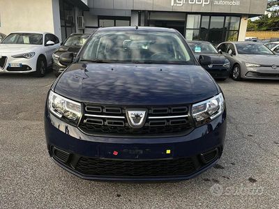 Usata Dacia Sandero Essentiel 73 CV (53 kW) 2019 Blu Berlina