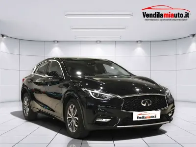 Usata Infiniti Q30 Business 109 CV (80 kW) 2017 Nero Berlina