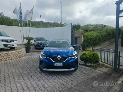 Usata Renault Captur Equilibre 101 CV (74 kW) 2024 Blu SUV