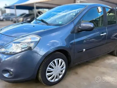 Usata Renault Clio II Dynamique 75 CV (55 kW) 2011 Grigio Berlina