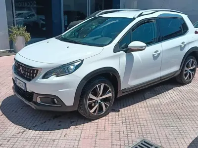 Usata Peugeot 2008 Allure 102 CV (75 kW) 2018 Bianco SUV