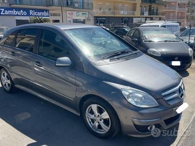 Usata Mercedes B200 140 CV (102 kW) 2010 Grigio Monovolume