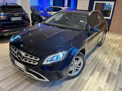 Usata Mercedes GLA200 136 CV (100 kW) 2018 Blu SUV