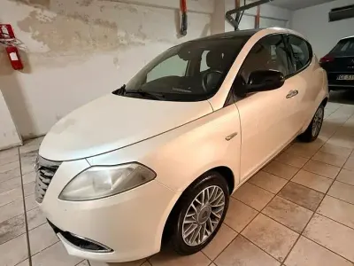 Usata Lancia Ypsilon Platinum 95 CV (69 kW) 2011 Bianco Utilitaria